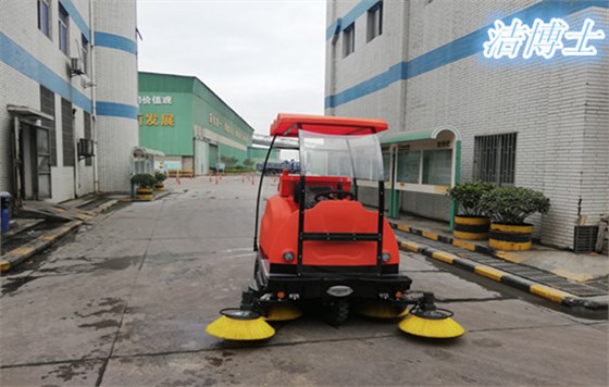 潔博士駕駛掃地機