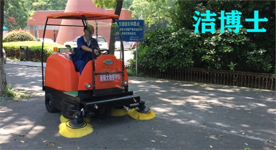 半封閉掃地車(chē)