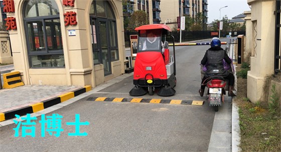 駕駛掃地車(chē)