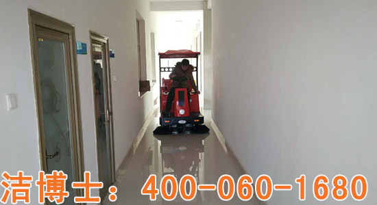 小區駕駛式掃地車(chē)