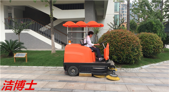 潔博士電動(dòng)掃地車(chē)用戶(hù)現場(chǎng) 潔博士電動(dòng)掃地車(chē)用戶(hù)現場(chǎng)