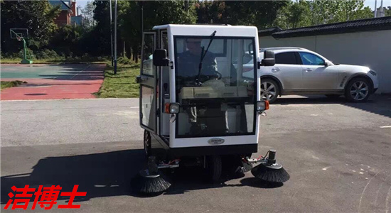 電動(dòng)清掃車(chē)