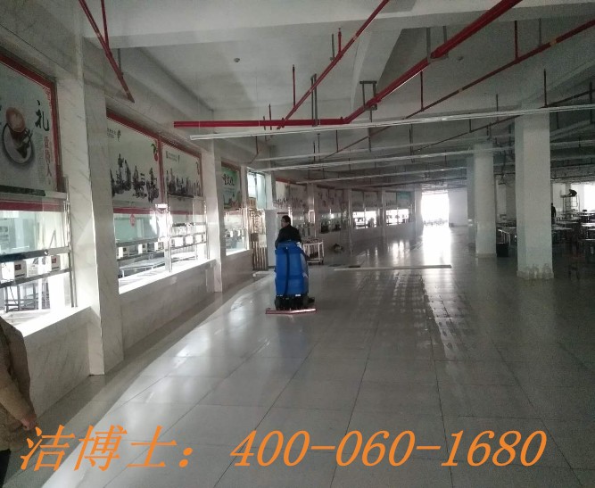 潔博士駕駛洗地機客戶(hù)案例——呂梁市高級中學(xué) 潔博士駕駛洗地機客戶(hù)案例——呂梁市高級中學(xué)