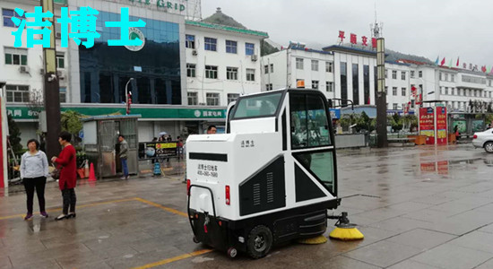 馬路掃地車(chē) 馬路掃地車(chē)