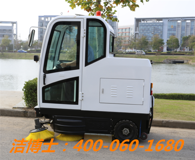 潔博士駕駛掃地車(chē)客戶(hù)案例-云南香格里拉金埔園林 潔博士駕駛掃地車(chē)客戶(hù)案例-云南香格里拉金埔園林