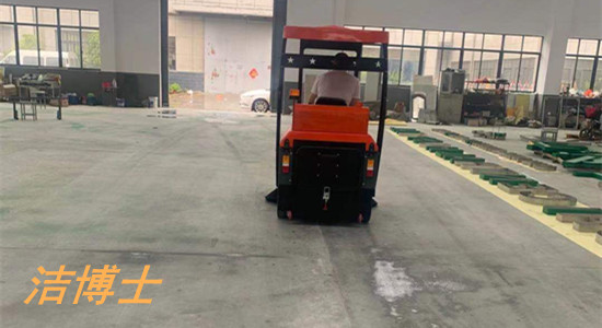 駕駛掃地機 駕駛掃地機