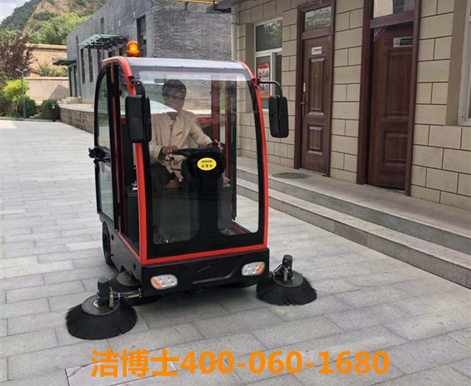 潔博士駕駛掃地機，洗地機客戶(hù)案例-牡丹江鏡鵬會(huì )展服務(wù)有限公司